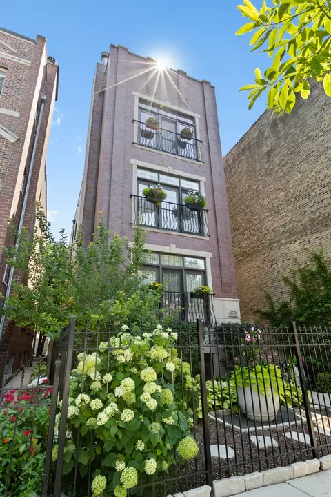 3921 N Greenview Ave #1, Chicago, IL 60613