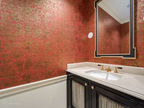 Bath - 159 E Walton Pl #7D, Chicago, IL 60611 photo 1 of 10