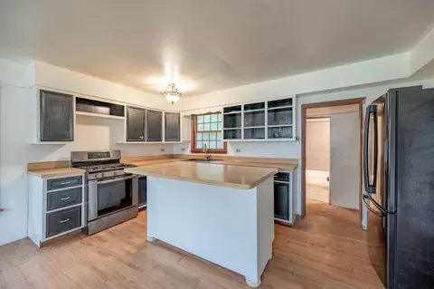 Kitchen - 600 Jefferson St, Ingleside, IL 60041 photo 1 of 2