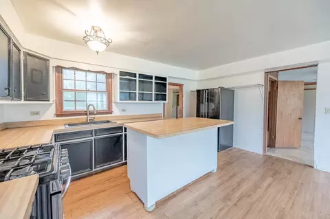 Kitchen - 600 Jefferson St, Ingleside, IL 60041 photo 2 of 2