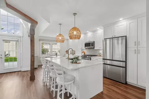 Kitchen - 4804 Turnberry Dr, Hoffman Estates, IL 60010 photo 2 of 3