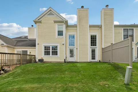 Exterior - 4804 Turnberry Dr, Hoffman Estates, IL 60010 photo 3 of 4