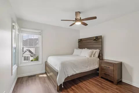 Bedroom - 4804 Turnberry Dr, Hoffman Estates, IL 60010 photo 1 of 5