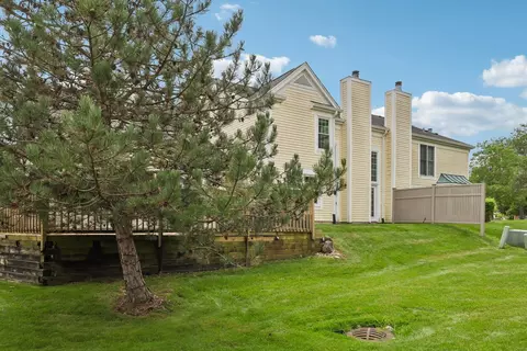 Exterior - 4804 Turnberry Dr, Hoffman Estates, IL 60010 photo 4 of 4