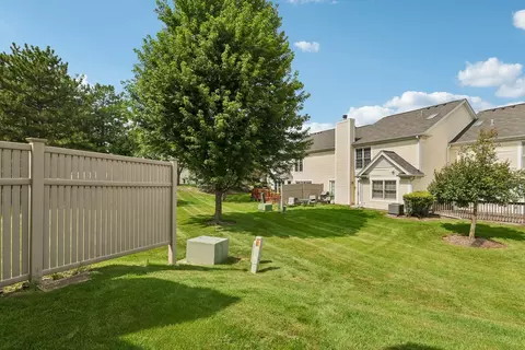 Exterior - 4804 Turnberry Dr, Hoffman Estates, IL 60010 photo 2 of 4