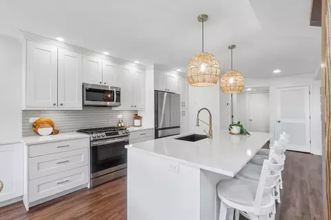 Kitchen - 4804 Turnberry Dr, Hoffman Estates, IL 60010 photo 1 of 3