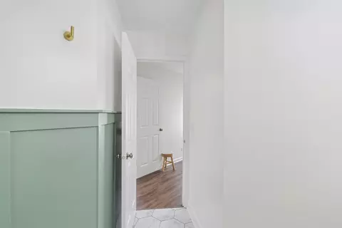 Entry Way - 4804 Turnberry Dr, Hoffman Estates, IL 60010 photo 5 of 5