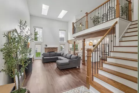 Entry Way - 4804 Turnberry Dr, Hoffman Estates, IL 60010 photo 1 of 5