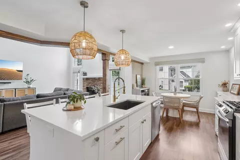 Kitchen - 4804 Turnberry Dr, Hoffman Estates, IL 60010 photo 3 of 3