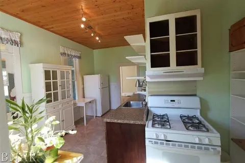 Kitchen - 910 Summit St, Bloomington, IL 61701 photo 2 of 4