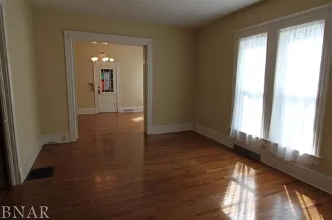 Living - 910 Summit St, Bloomington, IL 61701 photo 1 of 2