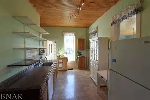 Kitchen - 910 Summit St, Bloomington, IL 61701 photo 1 of 4