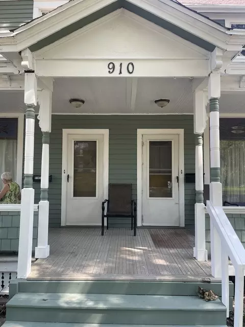 Exterior - 910 Summit St, Bloomington, IL 61701 photo 2 of 6