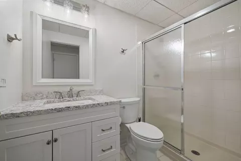 Bath - 1319 Cranbrook Cir, Aurora, IL 60502 photo 5 of 6