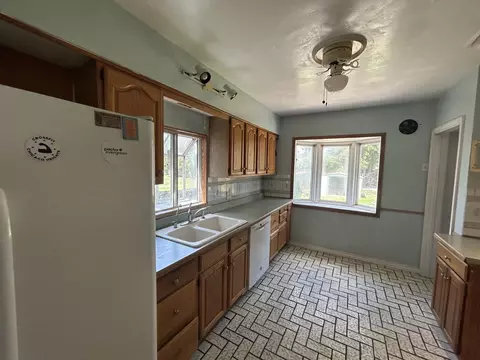 Kitchen - 165 W 34th St, Steger, IL 60475 photo 1 of 2