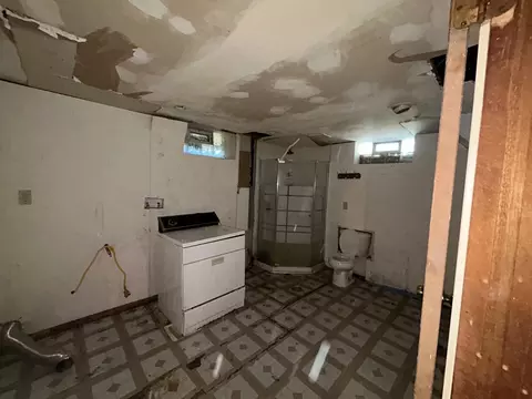 Bath - 165 W 34th St, Steger, IL 60475 photo 3 of 3