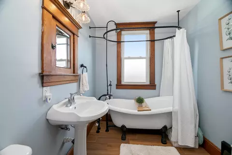 Bath - 617 Penfield St, Beecher, IL 60401 photo 2 of 2
