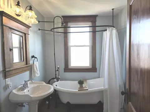 Bath - 617 Penfield St, Beecher, IL 60401 photo 1 of 1
