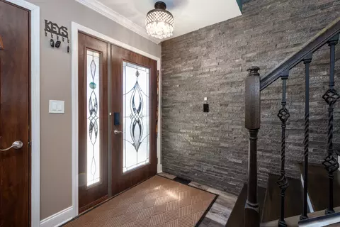 Entry Way - 10 Matts Rd, Fox Lake, IL 60020 photo 1 of 4