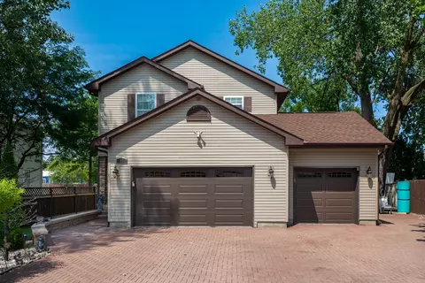 Exterior - 10 Matts Rd, Fox Lake, IL 60020 photo 1 of 11