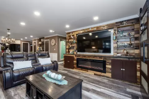 Living - 10 Matts Rd, Fox Lake, IL 60020 photo 4 of 5