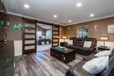 Living - 10 Matts Rd, Fox Lake, IL 60020 photo 2 of 5