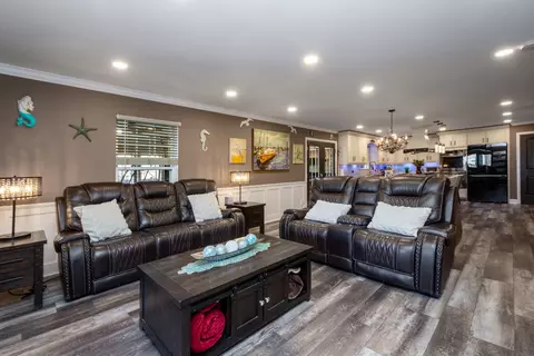 Living - 10 Matts Rd, Fox Lake, IL 60020 photo 3 of 5