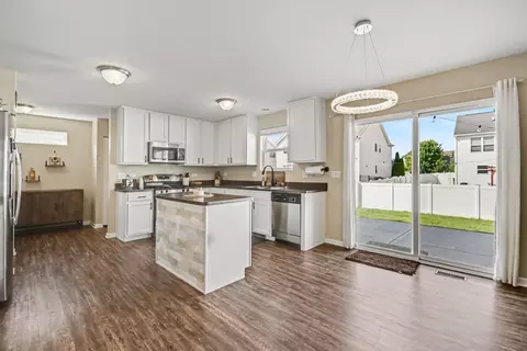 Kitchen - 6617 Eich Dr, Joliet, IL 60431 photo 1 of 3