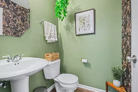 Bath - 6617 Eich Dr, Joliet, IL 60431 photo 2 of 3