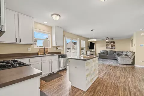 Kitchen - 6617 Eich Dr, Joliet, IL 60431 photo 2 of 3