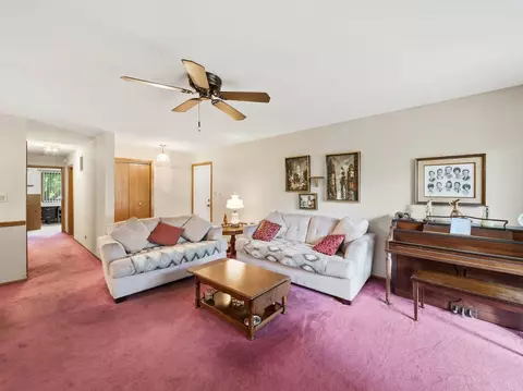 Living - 201 Walters Ln #1A, Itasca, IL 60143 photo 2 of 2