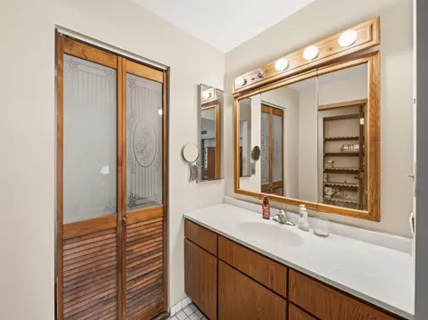 Bath - 201 Walters Ln #1A, Itasca, IL 60143 photo 1 of 3