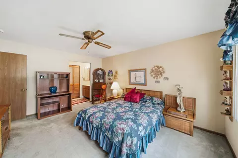 Bedroom - 201 Walters Ln #1A, Itasca, IL 60143 photo 2 of 3