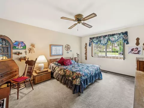 Bedroom - 201 Walters Ln #1A, Itasca, IL 60143 photo 1 of 3
