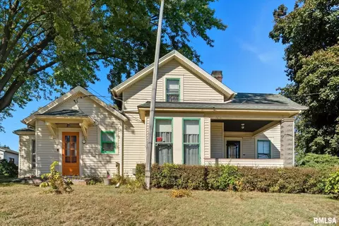 228 S 2nd St, Leclaire, IA 52753