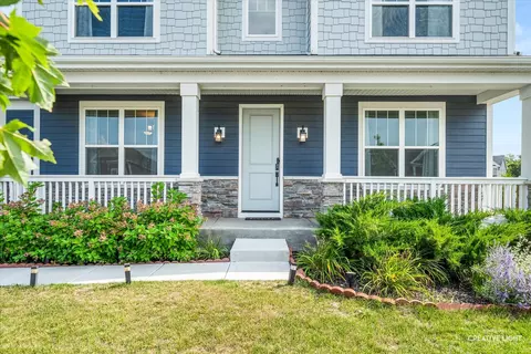 Exterior - 3553 Doral Dr, Elgin, IL 60124 photo 1 of 2