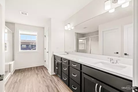 Bath - 3553 Doral Dr, Elgin, IL 60124 photo 2 of 3