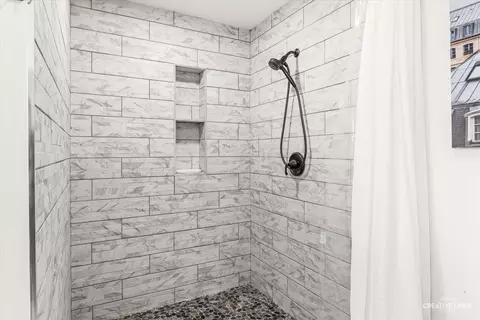 Bath - 7735 W 65th Pl, Summit, IL 60501 photo 4 of 5