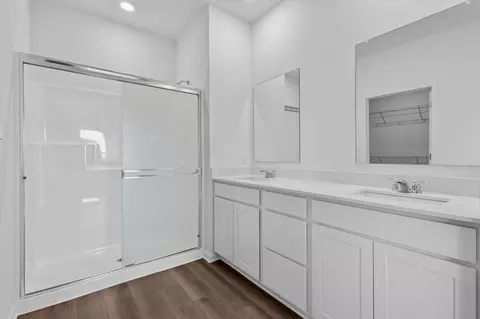 Bath - 290 Snowdrop Ln, Elgin, IL 60124 photo 1 of 1