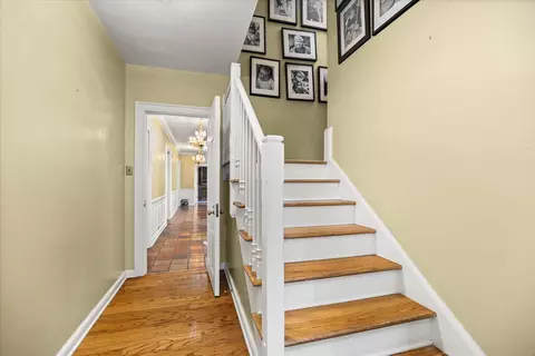 Entry Way - 2221 Twin Oak Rd, Peru, IL 61354 photo 5 of 6