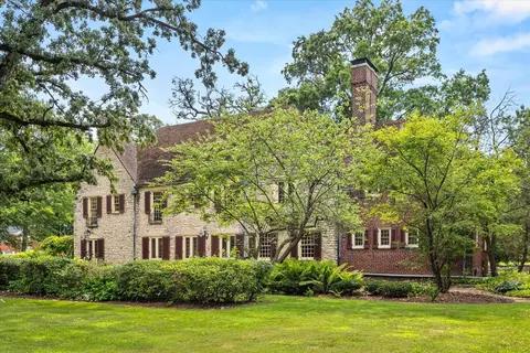 Exterior - 2221 Twin Oak Rd, Peru, IL 61354 photo 5 of 14