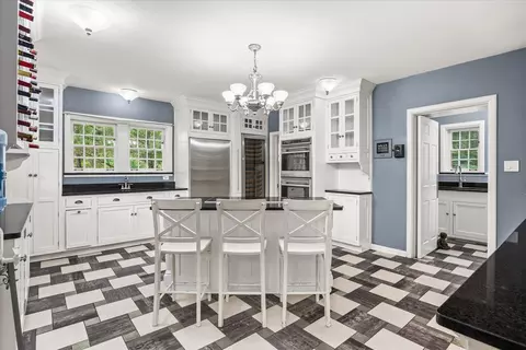 Kitchen - 2221 Twin Oak Rd, Peru, IL 61354 photo 5 of 8