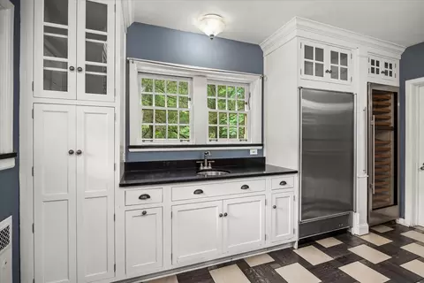 Kitchen - 2221 Twin Oak Rd, Peru, IL 61354 photo 7 of 8