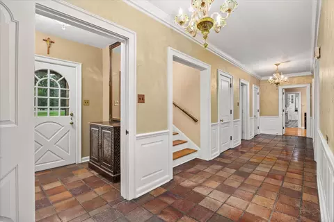 Entry Way - 2221 Twin Oak Rd, Peru, IL 61354 photo 2 of 6