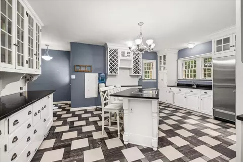 Kitchen - 2221 Twin Oak Rd, Peru, IL 61354 photo 4 of 8