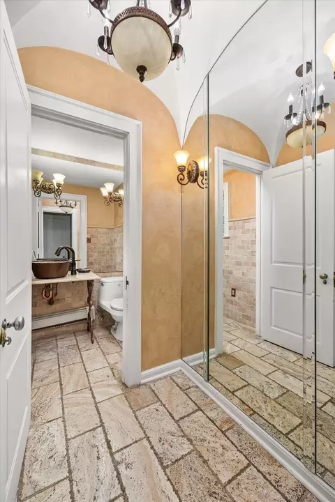 Entry Way - 2221 Twin Oak Rd, Peru, IL 61354 photo 3 of 6