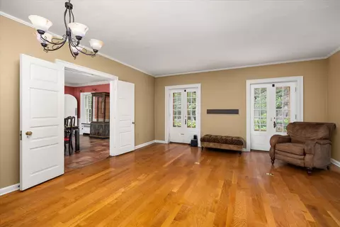 Living - 2221 Twin Oak Rd, Peru, IL 61354 photo 4 of 5
