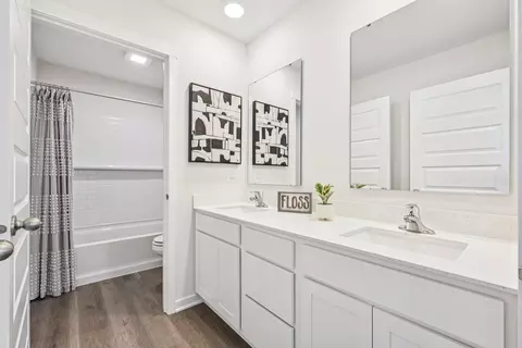 Bath - 292 Snowdrop Ln, Elgin, IL 60124 photo 3 of 4