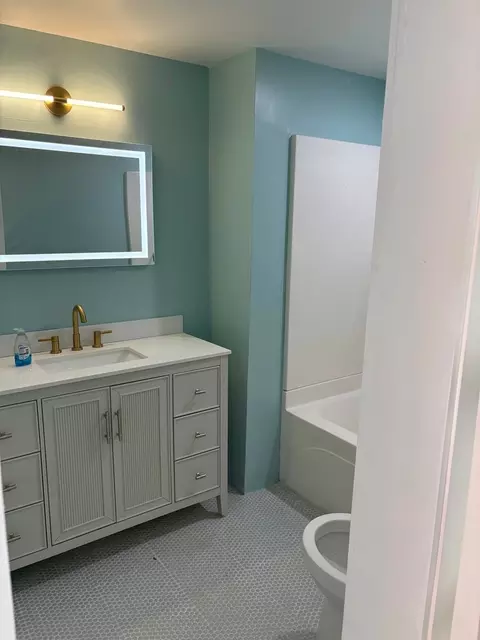 Bath - 815 E Jefferson St, Bloomington, IL 61701 photo 1 of 4