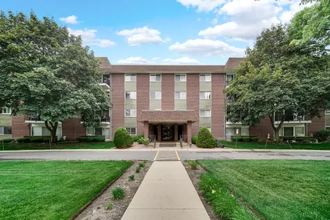 1030 S Fernandez Ave S #4-M, Arlington Heights, IL 60005